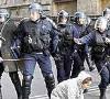 الجزيره از تداوم زور آزمايي مردم و پليس در خيابان‌هاي فرانسه خبر داد