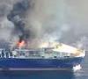 عمليات نجات 111 خدمه کشتي اتش گرفته در سواحل انگليس ادامه دارد