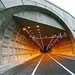 رئیس پلیس راهنمایی و رانندگی تهران بزرگ، از ممنوعیت تردد موتورسیکلت و کامیون در تونل توحید از هفته آینده خبر داد و گفت: این قانون در تونل رسالت نیز در آینده اجرا خواهد شد.
