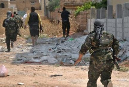 در ادامه پیروزیهای ارتش سوریه در نبرد با تروریستهای تکفیری در استان حلب ، هزاران شبه نظامی از این منطقه فرار کردند .