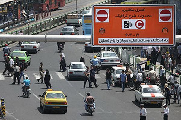معاون حمل و نقل ترافیک شهرداری تهران، از حذف فروش حضوری آرم های طرح ترافیک روزانه و هفتگی از ابتدای سال جاری خبر داد.