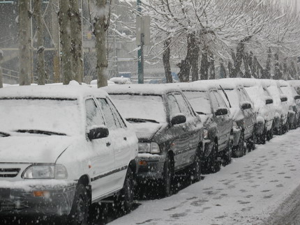 سرپرست اداره تحقیقات هواشناسی تهران اعلام كرد: بارش برف در شهر تهران آغاز شده و تا شنبه شب ادامه می یابد.