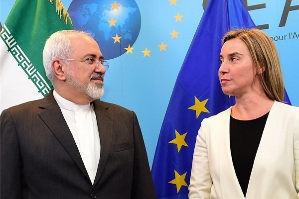 وزیر امور خارجه ایران و هماهنگ کننده سیاست خارجی اتحادیه اروپا طی بیانیه ای مشترک به حفظ توافق هسته ای و لزوم بهره مندی ایران از منافع اقتصادی آن تاکید کردند.
