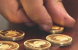 سکه آتی قرارداد تحویل مهر ماه با کاهش ۴ درصدی قیمت نسبت به روز گذشته به کانال ۸۰۰ هزار تومان نزدیک شده است. سکه تحویل دی نیز به زیر یک میلیون تومان سقوط کرد.
