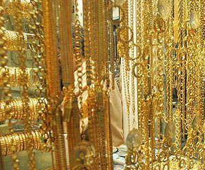 رئیس اتحادیه طلا و جواهر تهران از روند نزولی قیمت طلا و سکه در بازار خبر داد.