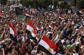 هزاران مصری در مخالفت با حضور احمد شفیق در دور دوم انتخابات ریاست جمهوری و همچنین تبرئه برخی مقامات نظام سابق این کشور در دادگاه ؛ درسراسر این کشور تظاهرات کردند زدند