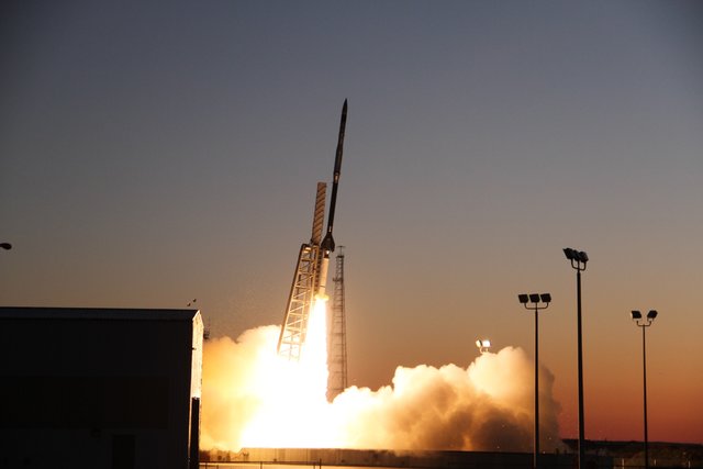 ناسا موشک ژرفاسنج یا موشک پژوهش 17 متری خود را روز سه‌شنبه با موفقیت از مرکز پرواز والوپ پرتاب کرد.

