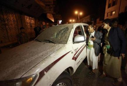 دو انفجار که شامگاه یکشنبه در صنعا، پایتخت این کشور، روی داد به زخمی شدن دست‌کم دو نفر منجر شد. انفجار نخست نزدیک ساختمان وزارت دفاع یمن و انفجار دیگر نزدیک خانه علی عبدالله صالح رئیس جمهور سابق این کشوردر خیابانی در جنوب صنعا روی داد.