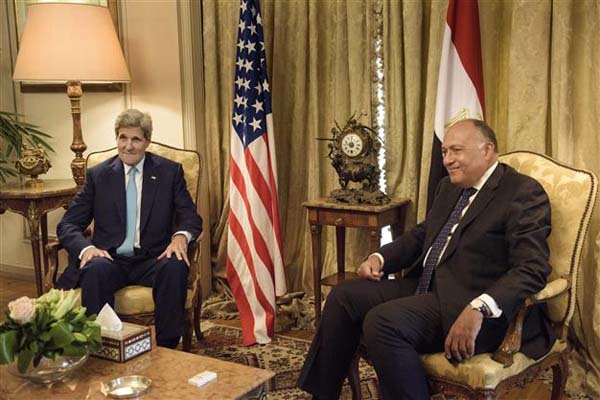 وزیر خارجه آمریکا در کنفرانس مطبوعاتی خود ر قاهره با بیان اتهامات بی اساس علیه ایران توافق هسته ای با ایران را به نفع امنیت خاورمیانه خواند.