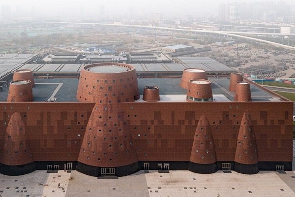 برنارد تشومی معمار مشهور طراحی پیشرفته ترین موزه فناوری کشور چین را به پایان رسانده و این موزه به زودی در شهر تیانجین کشور چین افتتاح می شود.