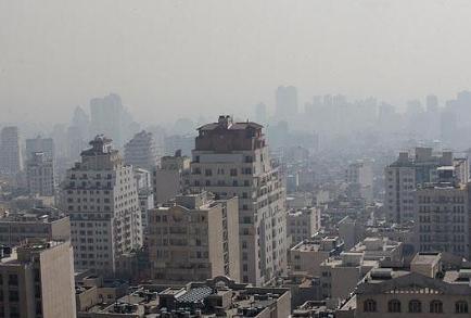 ورود سامانه گرد و غبار به آسمان ایران، سبب آلودگی هوای بسیاری از شهرهای غربی و تهران شده است. گروه های حساس بیماران قلبی ریوی، عروقی، سالمندان و زنان باردار از رفت و آمد غیر ضروری در شهر بپرهیزند.