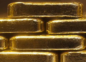 	بهای جهانی طلا که روز سه شنبه به دنبال بدبینی سرمایه گذاران نسبت به روند مذاکرات بودجه در آمریکا و به راه افتادن موج فروش، به پایین ترین قیمت در سه ماه گذشته سقوط کرده بود، روز چهارشنبه اندکی بهبود یافت.