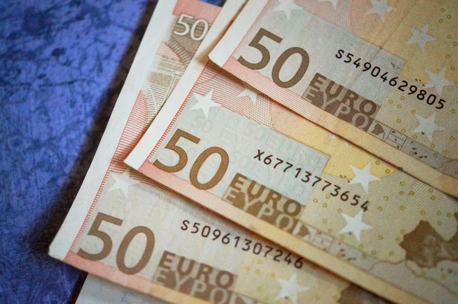 طبق اعلام بانک مرکزی، امروز در نخستین روز از سال نو میلادی ارزش ۸ ارز ثابت، ۶ ارز کاهش و ۲۵ ارز افزایش یافت.