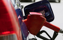 سهمیه بنزین آبان ماه در امشب در کارت سوخت خودروها خواهد بود.