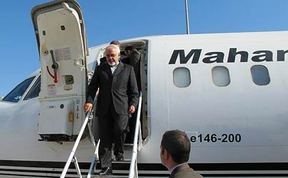 
محمد جواد ظریف وزیر امور خارجه کشورمان شامگاه چهارشنبه برای دیدار رسمی از هند تهران را به مقصد دهلی نو ترک کرد .