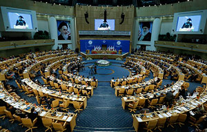 اجلاس سران جنبش عدم تعهد به مدت دور روز در سالن سران اجلاس تهران برگزار شد و سران این جنبش با صدور بیانیه ای حمایت خود را از برنامه هسته ای ایران اعلام کردند. 
  
 

