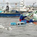 شمار قربانیان زمین لرزه و سونامی مرگباری که روز جمعه سواحل شرقی جزیره هونشو در شمال ژاپن را با خاک یکسان کرد، نزدیک به 900 نفر رسیده است.

