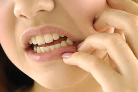 دندان‌ درد یکی از دردهای شایعی است که معمولا هر فردی به آن دچار می‌شود و شروع این درد بدون علائم هشداردهنده بسیار ناخوشایند است که اگر به موقع درمان نشود، باید دندان کشیده شود.