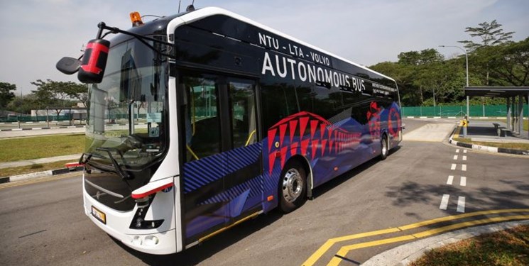اتوبوس های خودران بعد از یک سال مطالعه و انجام بررسی های آزمایشی مختلف از فردا مسافرگیری را در کشور سنگاپور آغاز می کنند.