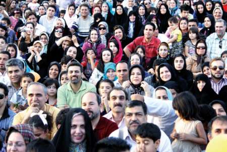 مدیرکل آمار جمعیتی و مهاجرت سازمان ثبت احوال کشور گفت: جمعیت ایران به مرز 80 میلیون نفر رسید.