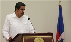 «نیکلاس مادورو» روز جمعه برای آنچه رسانه‌های ونزوئلا صحبت در مورد تبعات کاهش قیمت نفت در بازارهای جهانی خواندند، وارد تهران شد.

