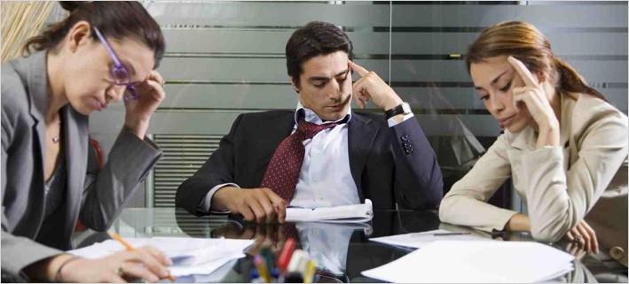طبق مطالعات اگر کارمندی کمتر از 7.5 الی 8.5 ساعت بخوابد یا برای 17 ساعت متوالی بیدار باشد احتمال اینکه در محیط کار مرتکب اشتباهاتی گردد، افزایش می یابد.