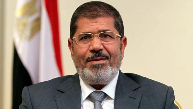 معاون محمد مرسی رئیس جمهور مصر شامگاه جمعه اعلام کرد مرسی برای موافقت مشروط با تعویق همه پرسی قانون اساسی آمادگی دارد.