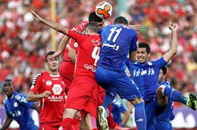 هفتاد و هفتمین دیدار تیم های فوتبال استقلال و پرسپولیس در شرایطی برگزار شد که مثل دو دیدار گذشته دو تیم در پایان به تساوی بدون گل رضایت دادند.