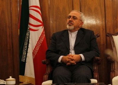 محمدجواد ظریف این روزها از تیتر نمی افتد چرا که وزیر خارجه خاصی است، از راه نرسیده با دو پرونده سنگین هسته ای و حالا سوریه مواجه است و امیدهای زیادی به او می رود.
