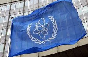 آژانس بین المللی انرژی اتمی، پس از یک سال حرکات ناموفق، امیدوار است که در ۲۷ دی ماه به توافقی با ایران برسند که اجرایی کردن آن، فرایندی طولانی و شکننده دارد و می تواند مسأله هسته ای ایران را تا اندازه ای حل کند.
		
	
