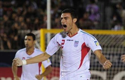 تیم فوتبال ساحلی ایران با پیروزی برابر امارات میزبان مسابقات فوتبال ساحلی بین قاره ای به دیدار فینال این رقابتها صعود کرد تا افتخاراتش در این جام را کامل تر کند. شاگردان اوکتاویو در مرحله مقدماتی این جام برزیل، روسیه قهرمان جهان و ایتالیا را شکست داد