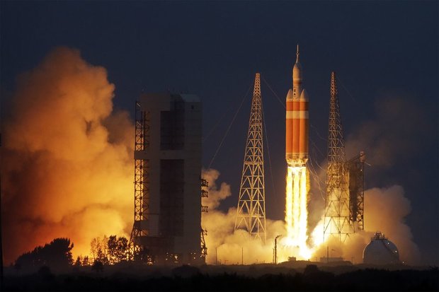 جمعه ۱۴ آذر یکی از روزهای تاریخی ناسا بود. فضاپیمای اوریون نخستین پرتاب آزمایشی خود را با موفقیت انجام داد و پس از دو بار چرخیدن به دور زمین فرود بی نقصی در اقیانوس آرام انجام داد.