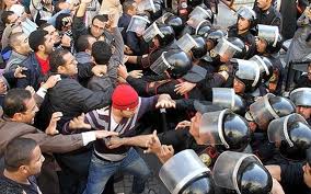 در حالیکه موج تازه ای از اعتراضات گسترده در مصر با مشارکت بیست میلیون نفر برنامه ریزی شده است، معترضان خشمگین از خودداری حسنی مبارک رئیس جمهور مصر از کناره گیری از قدرت، صبح روز جمعه در قاهره تجمع کردند.

