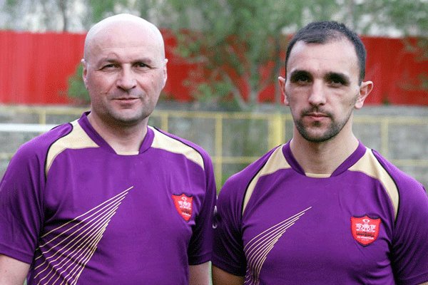 کریم باقری و پانادیچ مربیان جدید تیم فوتبال پرسپولیس صبح امروز جلسه‌ای با قائم مقام باشگاه برگزار و قراردادشان را امضا کردند.
