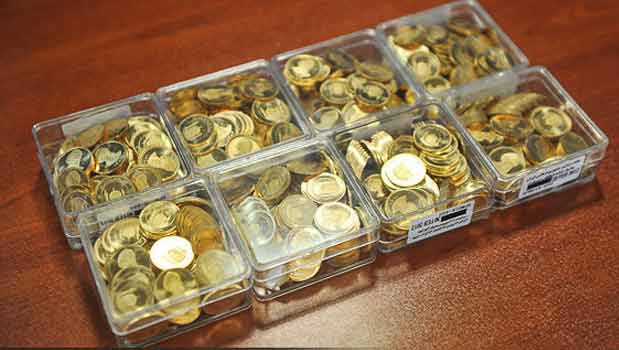مدیر اداره بررسی ها و سیاست های اقتصادی بانک مرکزی گفت: تحویل باقی مانده سکه های پیش فروش شده از نیمه آذر آغاز می شود.