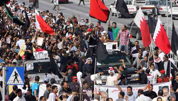 در آستانه دور جدید محاکمه فعالان بحرینی مردم این کشور بر ادامه اعتراضات خود تاکید کرده و خواهان آزادی زندانیان سیاسی شدند.