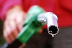 رییس ستاد حمل و نقل و مدیریت مصرف سوخت کشور از پیشنهاد ۵۰ لیتر بنزین عیدانه خبر داد.
