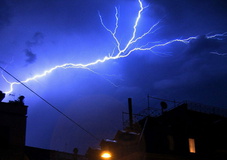 مدیر پیش‌بینی و هشدار سریع سازمان هواشناسی کشور از رگبار و رعد و برق در برخی از مناطق کشور در دو روز آینده خبر داد.