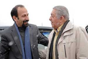 عزت الله انتظامی گفت: اصغر فرهادی قول داده جایزه هایش را تا آخر سال به موزه سینما بدهد.