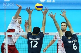 تیم ملی والیبال ایران در ست اول موفق شد لهستان را شکست دهد اما در ست‌های دوم، سوم و شکست خورد تا با نتیجه سه بر یک مسابقه را واگذار کند.