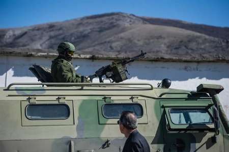 سازمان مرزبانی اوکراین از ورود شماری از نیروهای مسلح روسی از طریق گذرگاه کرچی به شبه جزیره کریمه خبر داد.