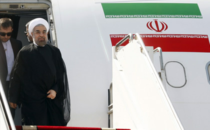 
رئیس جمهور در نهمین سفر استانی خود، بامداد امروز وارد فرودگاه زنجان شد.
