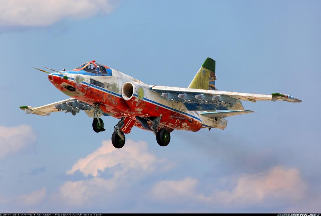 هواپیمای سوخو-۲۵فراگفوت که در گذشته به تیم نمایشهای هوایی روسیه تعلق داشته اولین پرواز خود پس از تعمیرات و بازسازی را به انجام می رساند.
