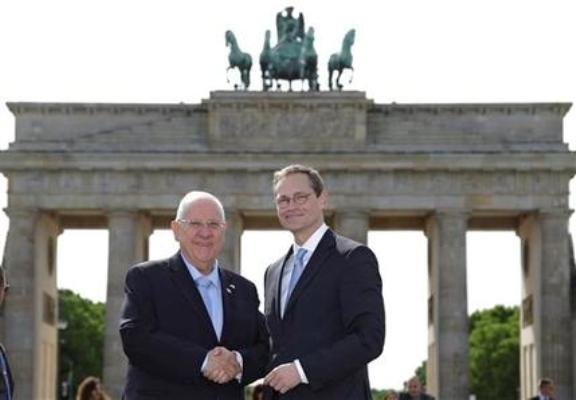 رییس جمهور آلمان در دیدار با رئیس رژیم صهیونیستی بر حمایت کشورش از مذاکرات هسته ای با ایران تاکید کرد..