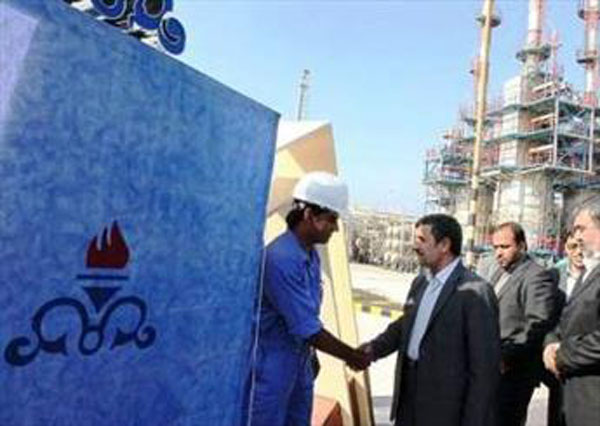 پس از تاخیر در توسعه فازهای پارس‌جنوبی، پروژه افزایش ظرفیت تولید نفت در میدان مشترک هنگام به عنوان تنها طرح افزایش تولید نفت ایران با حضور رئیس‌جمهوری پنج شنبه هفته‌ جاری به‌ طور رسمی افتتاح می‌شود.