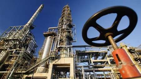 مدیر امور بین‌الملل شرکت نفت با بیان اینکه مذاکرات با هفت شرکت اروپایی برای امضای قرارداد جدید فروش نفت آغاز شده است، گفت: صادرات نفت ایران امسال به ۲ میلیون بشکه افزایش می‌یابد.