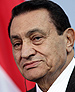 حسني مبارك ديكتاتور مصر در پي مبارزات مردم اين كشور یک قدم به سقوط نزدیک شد