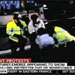 پلیس انگلیس در جریان تظاهرات دانشجویان این کشور در لندن یک دانشجوی معلول را به شدت مورد ضرب و جرح قرار داد.
