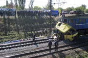 	
		مقامات اوكراینی از كشته شدن ۴۰ نفر در حادثه برخورد قطار با یك اتوبوس كوچك در شرق پایتخت این كشور خبر دادند.