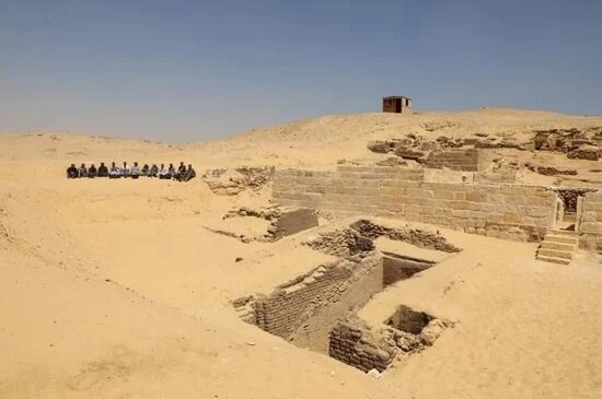 وزارت آثار باستانی مصر به تازگی از کشف یک گورستان 4500 ساله در جنوب‌شرقی اهرام ثلاثه «جیزه» مصر خبر داد.